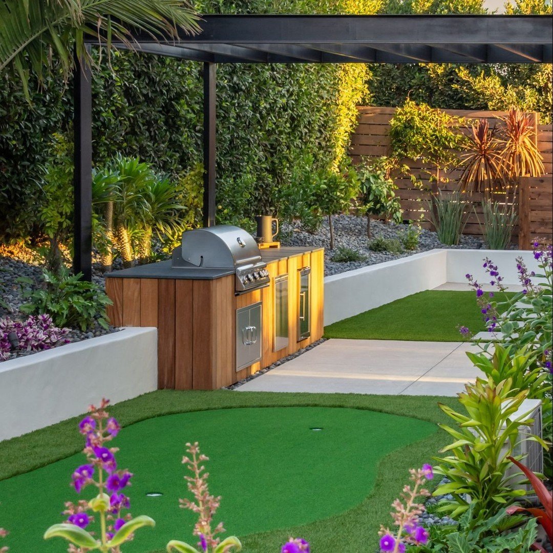 Small Backyard Landscaping Built-In BBQ Station 