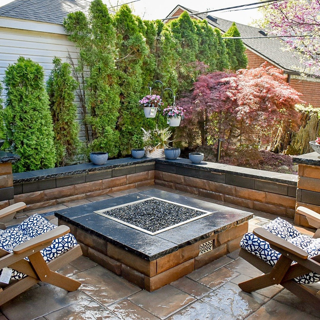 No Grass Backyard Fire Pit with Seating in garden