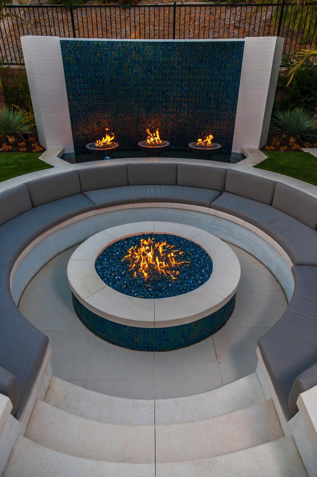Outdoors Firepit Backyard with Built-in Bench Seating