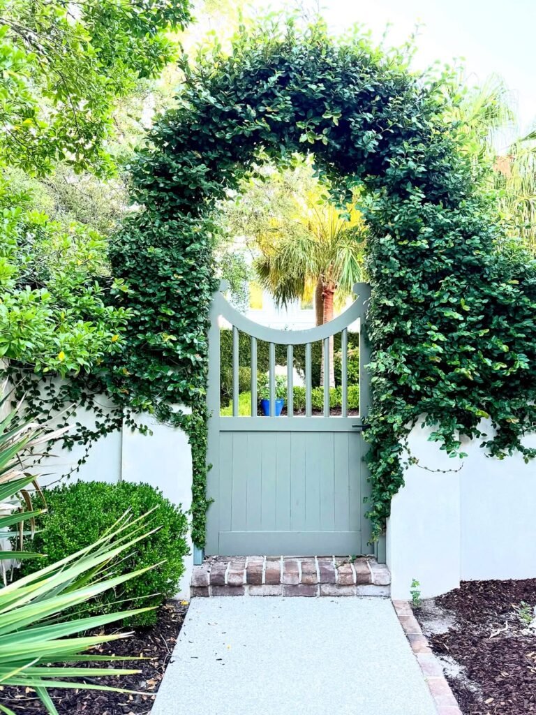 Enchanting Secret Garden Entrance Ideas to Create a Magical Escape ...