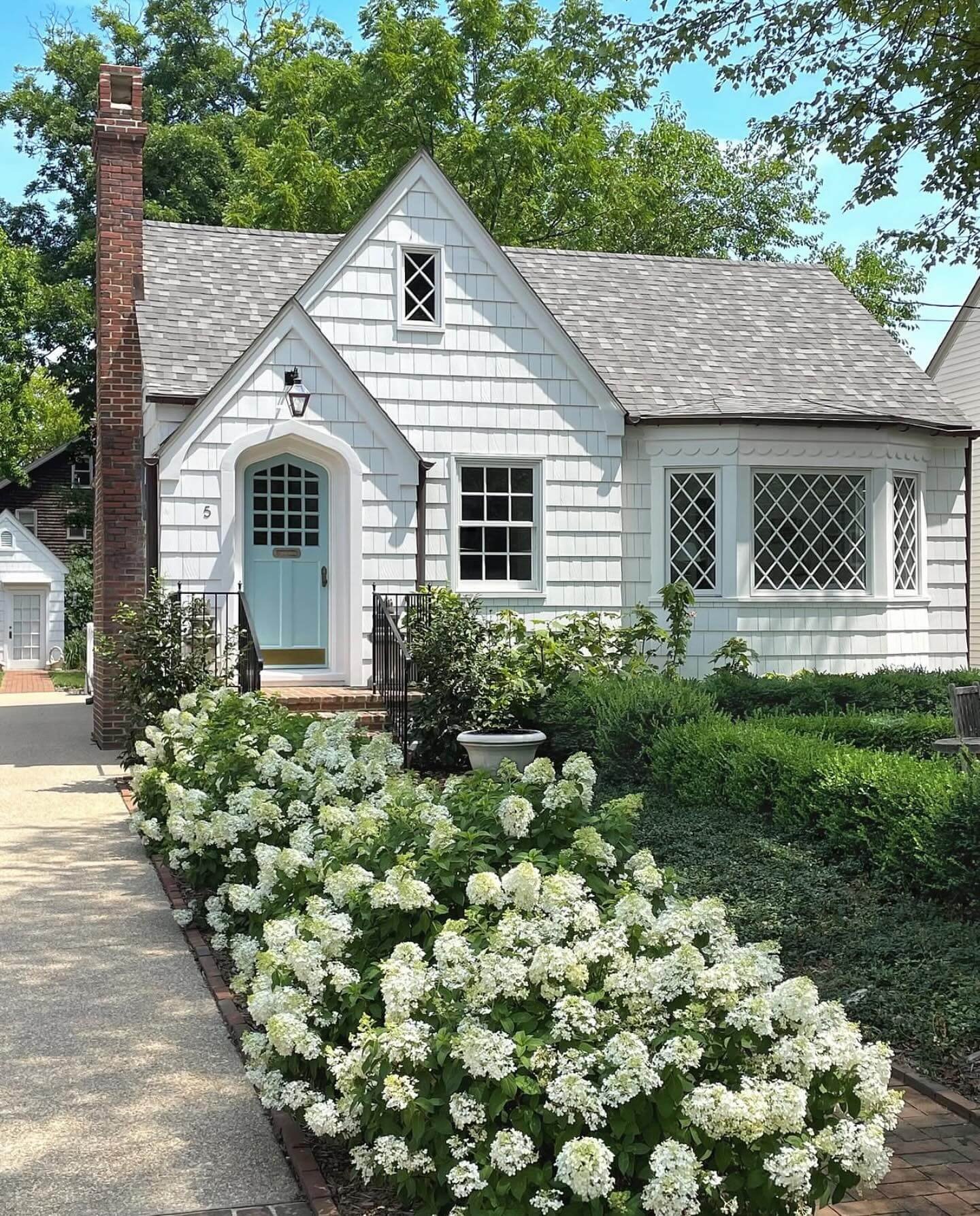 23 Stunning Front Yard Garden Ideas to Instantly Boost Curb Appeal ...
