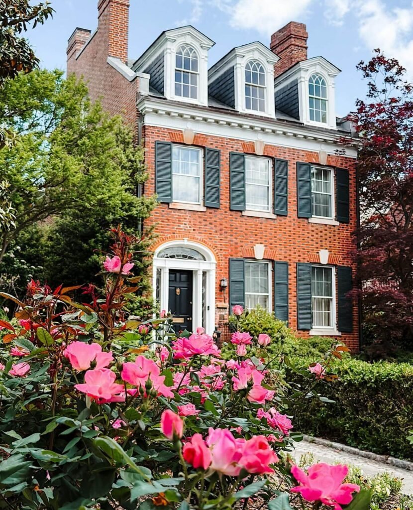 11. Elegant Rose Beds for Traditional Homes