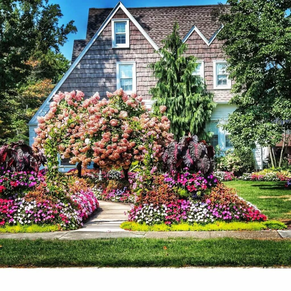 12. Symmetrical Flower Sculptures with a Floral Archway