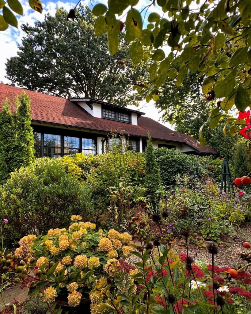 18. Woodland-Inspired Front Yard with Year-Round Texture