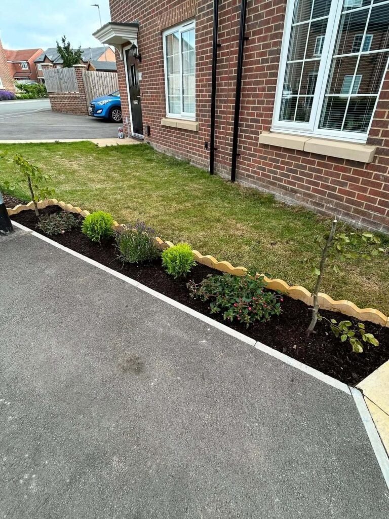 5. Small Border Beds for Compact Front Yards