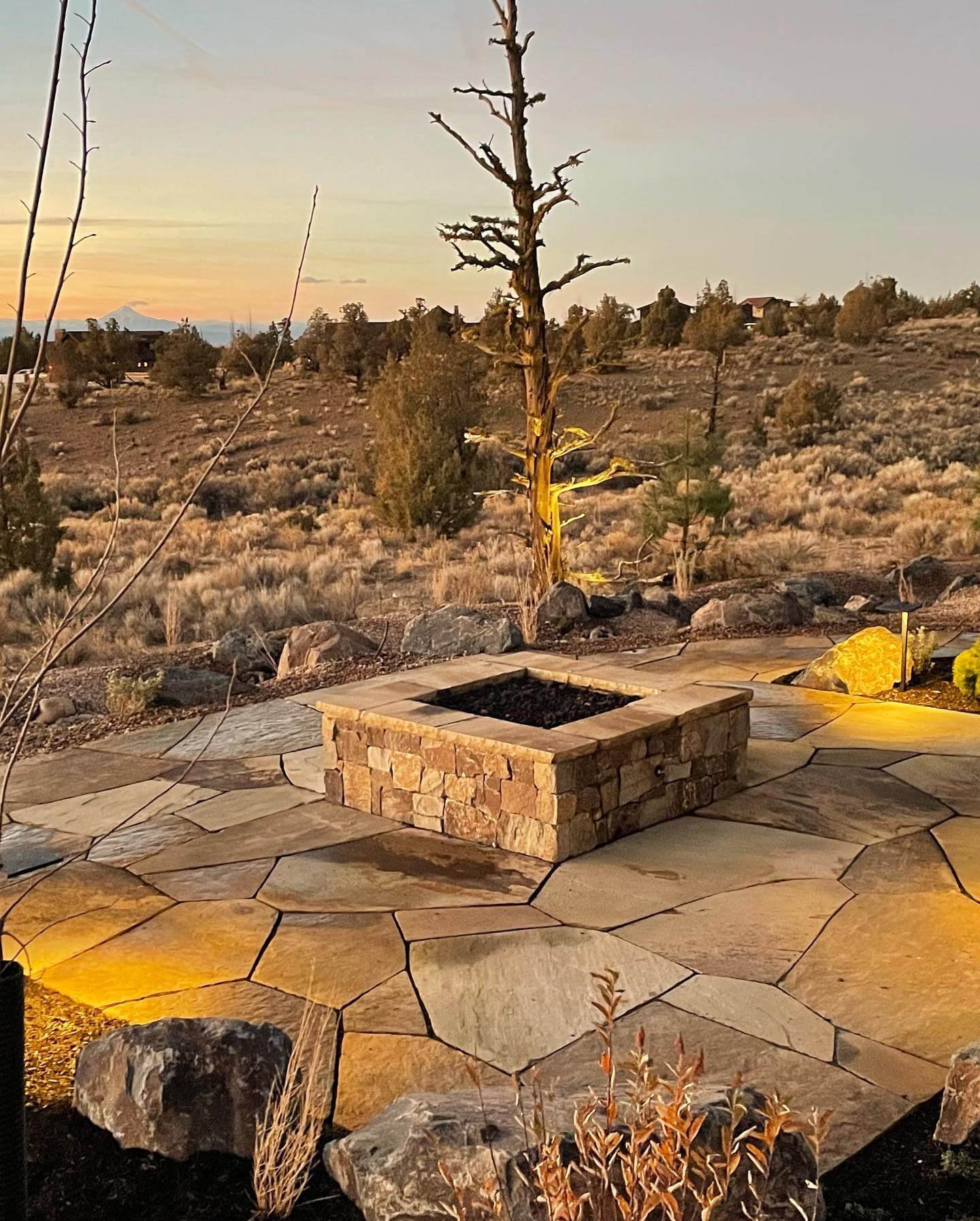 Natural Fire Pit Desert-Inspired Square Stone Fire Pit with Dramatic Lighting