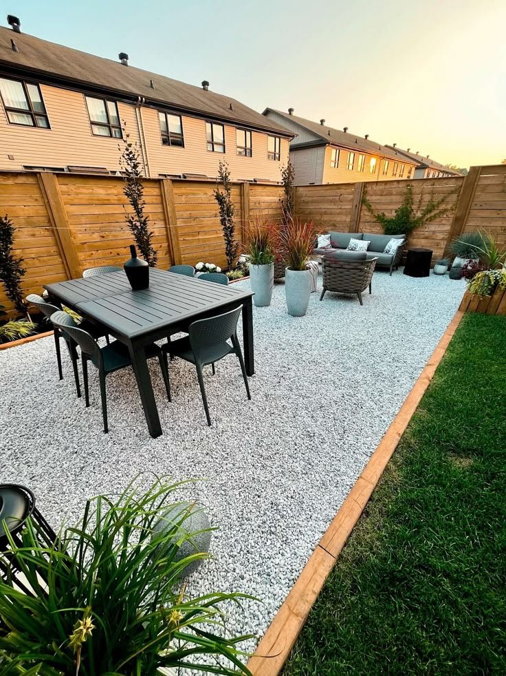 Modern Minimalist Stunning Gravel Backyard Ideas