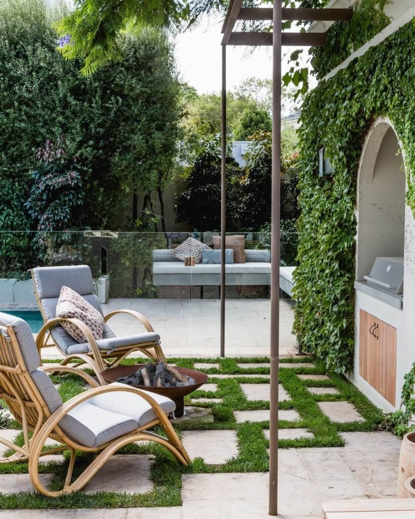 Courtyard Garden Designs That Transform Small Spaces into Serene ...