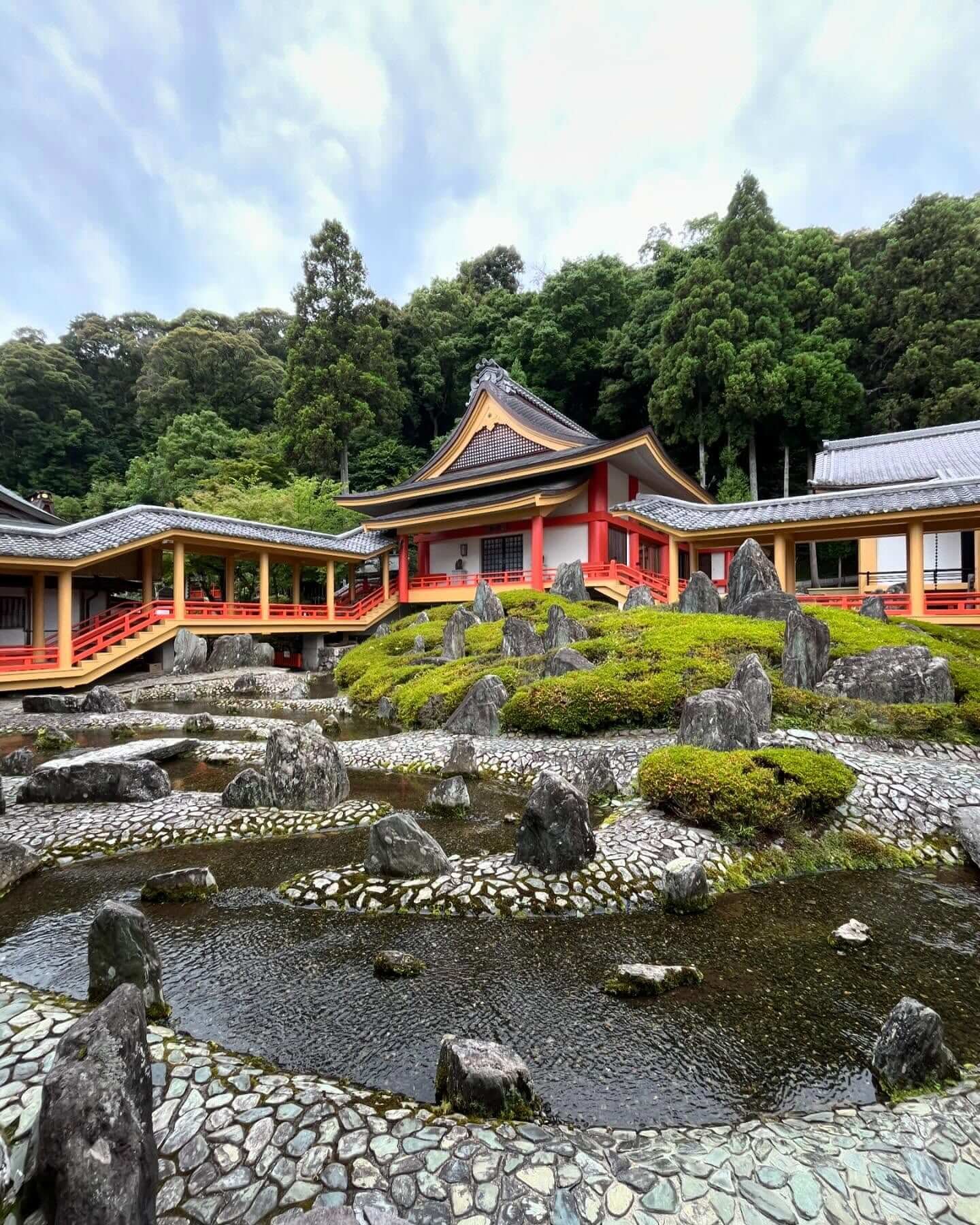Combine Stone, Water, and Architecture for Japanese Garden Design