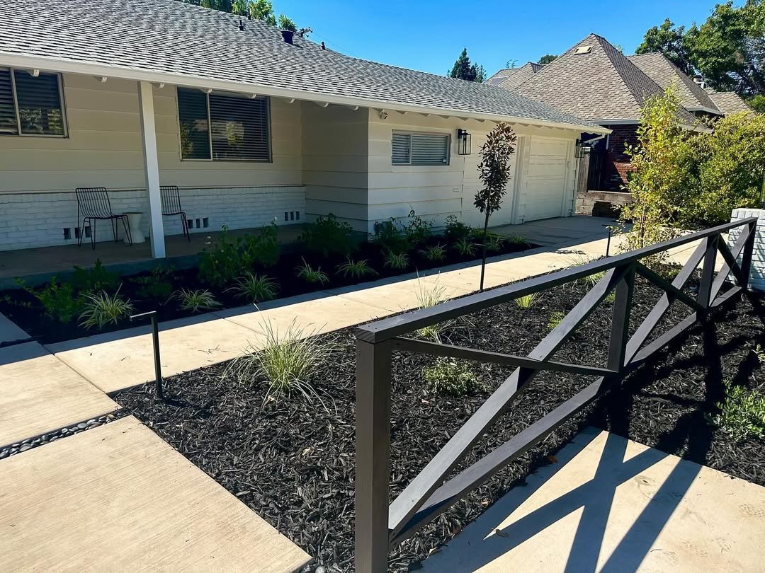 Modern Front Yard Landscaping Green Privacy Screens
