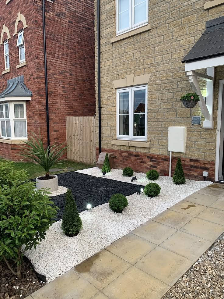 Front Garden Design Drought-Resistant Plants: Beauty in Low Maintenance