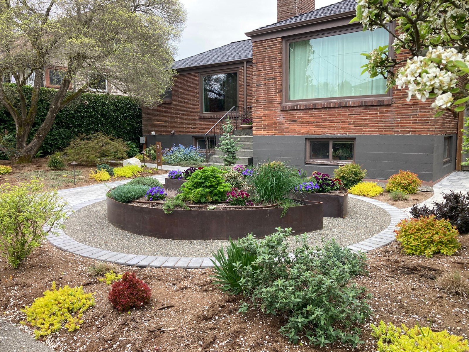 Front Garden Design Modern Minimalism: Less is More