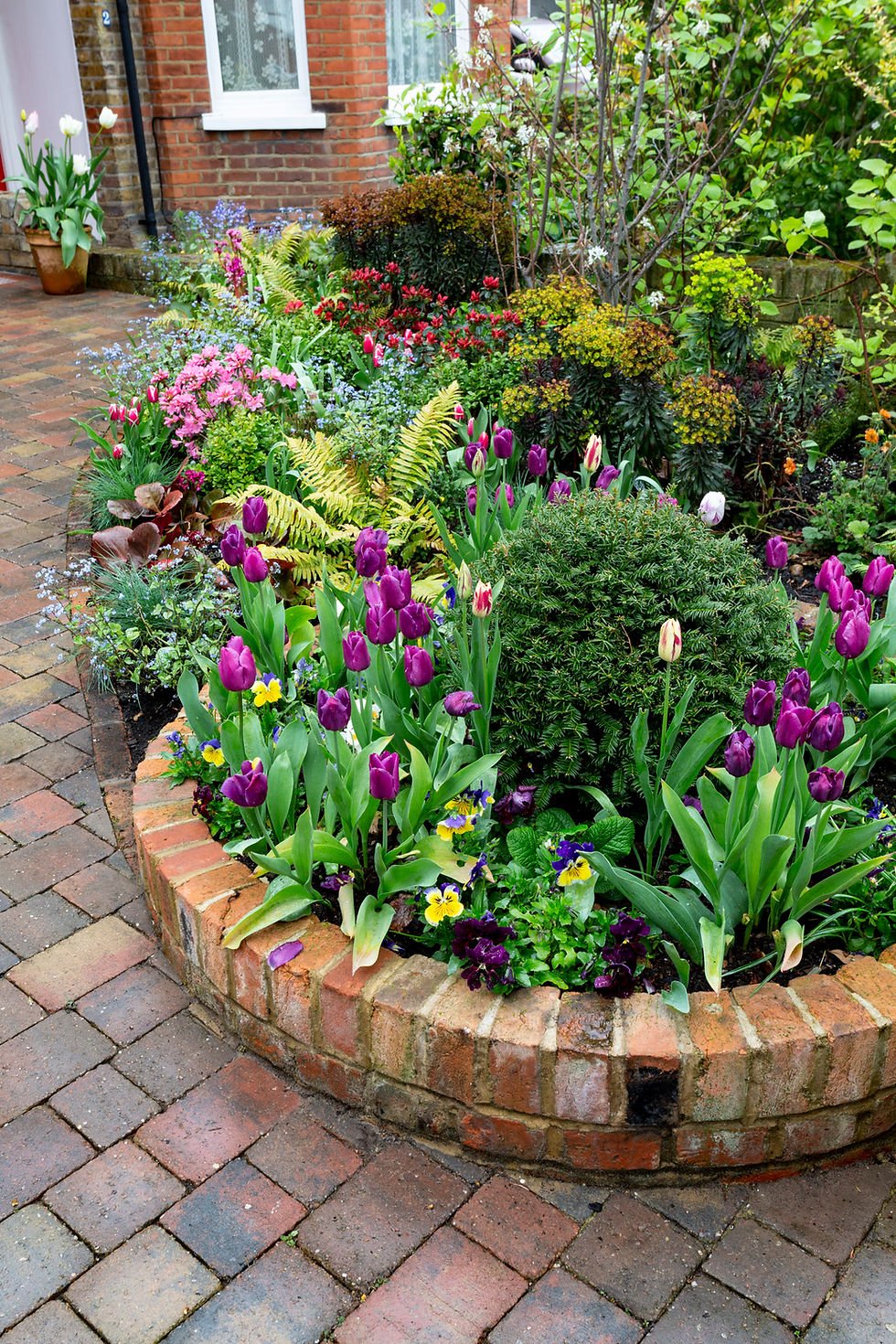 Round Flower Beds Cozy Retreat