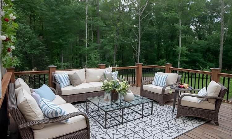 Large Deck Decorating Ideas
